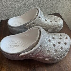 Gold & Silver Girls sparkly, Crocs Iconic crocs comfort, Slight heal , Size 5